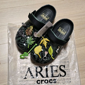 270 새제품) 크록스 X 에리즈 얼라이즈 ARIES