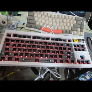 zuoya gmk87 기계식 키보드 화이트색상