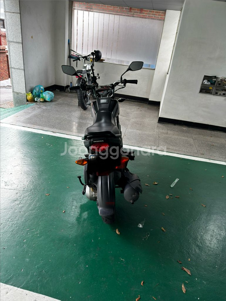 2017 혼다 나비 검정 110cc 오토바이 팝니다.--3