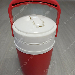 빨간색과 흰색 물통2리터 워터저그