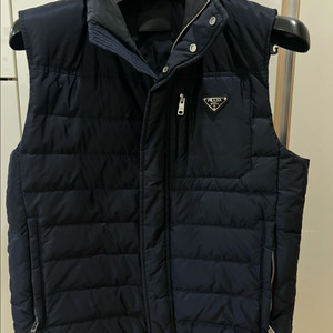 프라다 구스다운 패딩조끼 50 (새상품급)