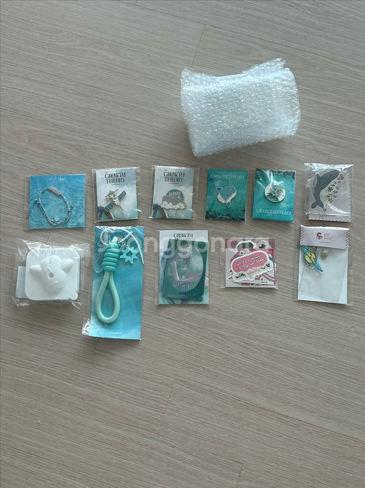 윤하 굿즈 (뱃지, 키링, 소주잔, 포토카드 등)--0