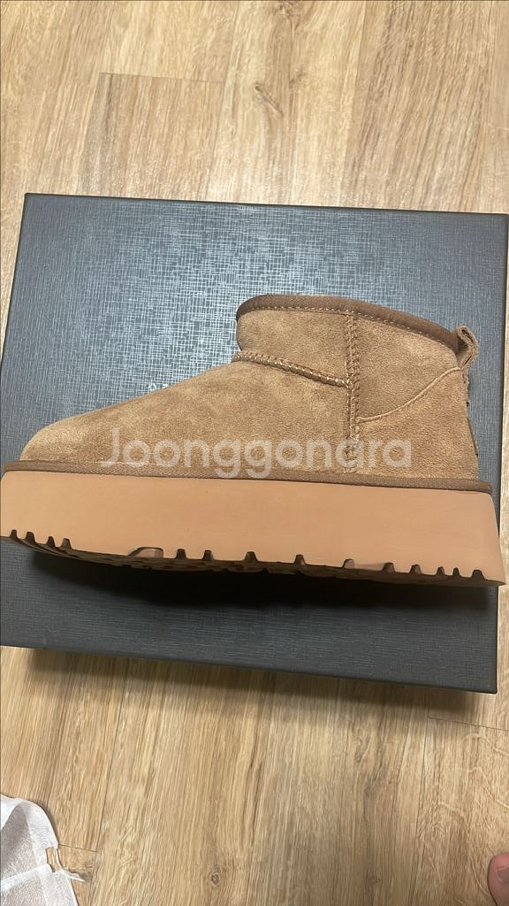 [거의 새상품]오즈웨어 어그 클래식 울트라미니 플랫폼--1