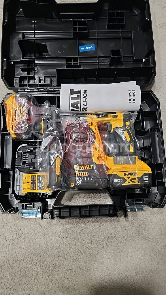 디월트 20V 로터리해머드릴 셑트 새제품 DCH273--1