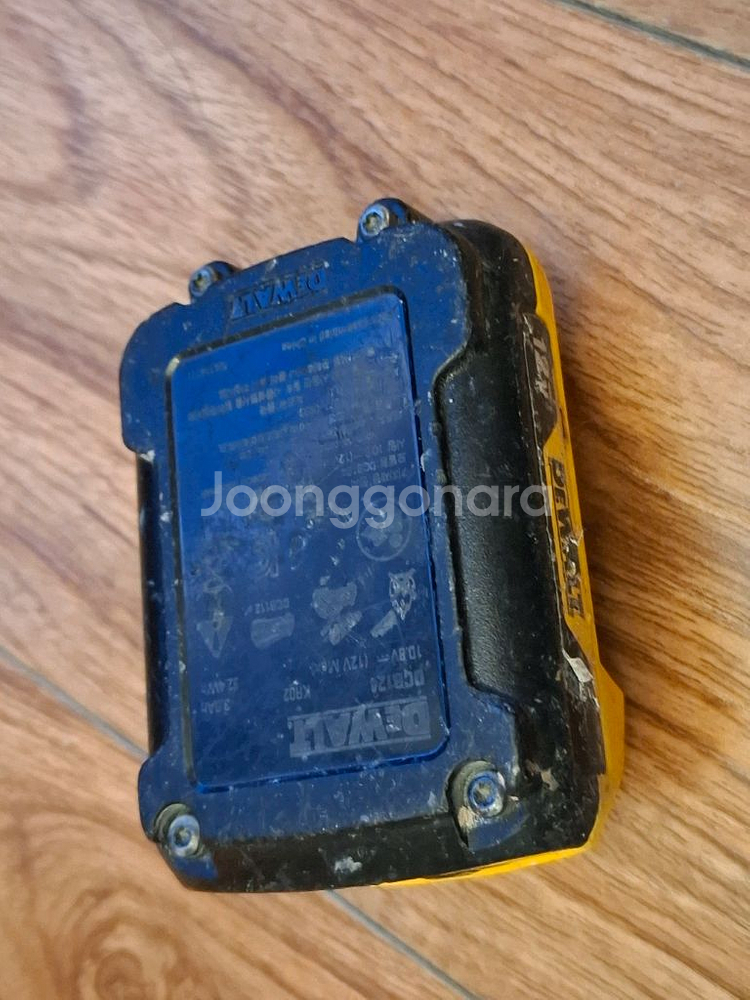 디월트 12v 3AH 배터리--2