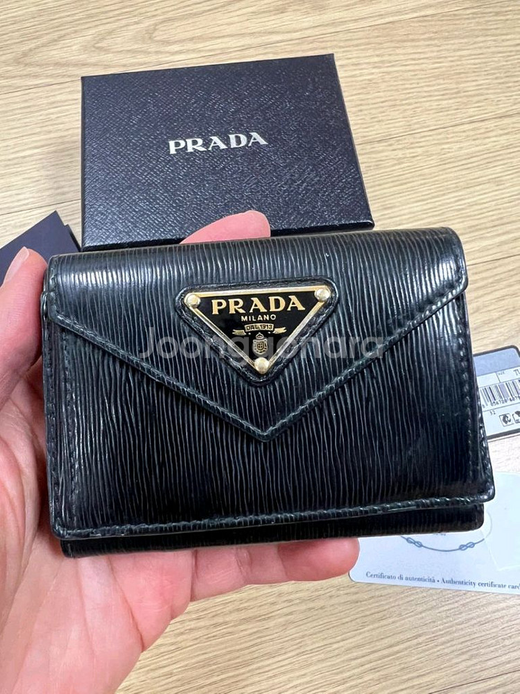 프라다 가죽 사피아노 반지갑--0