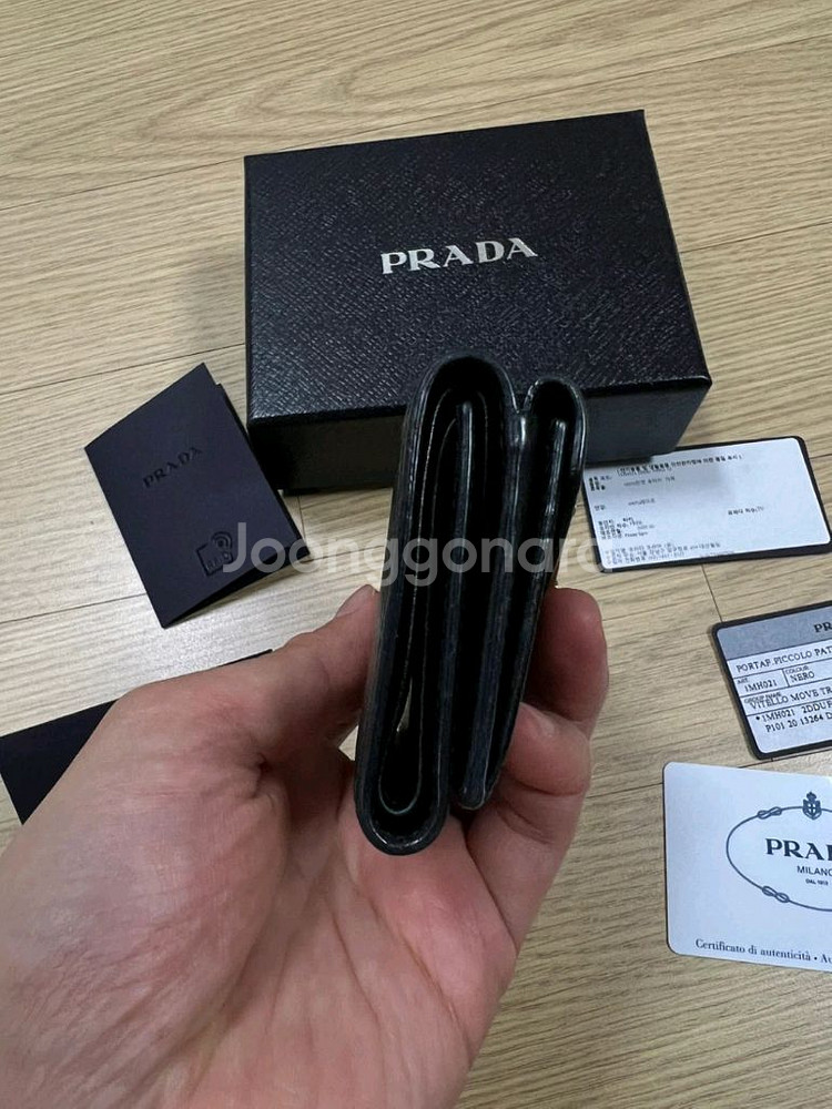 프라다 가죽 사피아노 반지갑--2