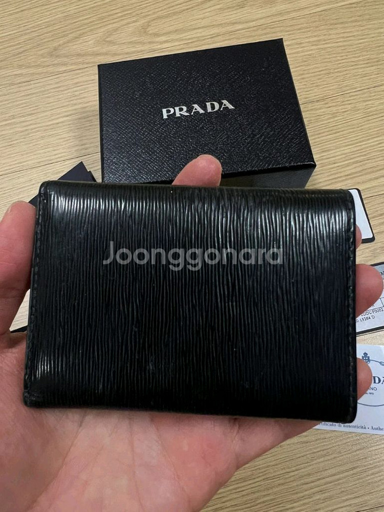 프라다 가죽 사피아노 반지갑--1