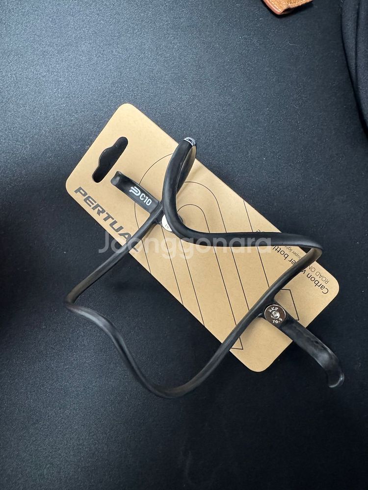 퍼추얼 경량 카본 물통케이지 9g 새상품 판매합니다.--0