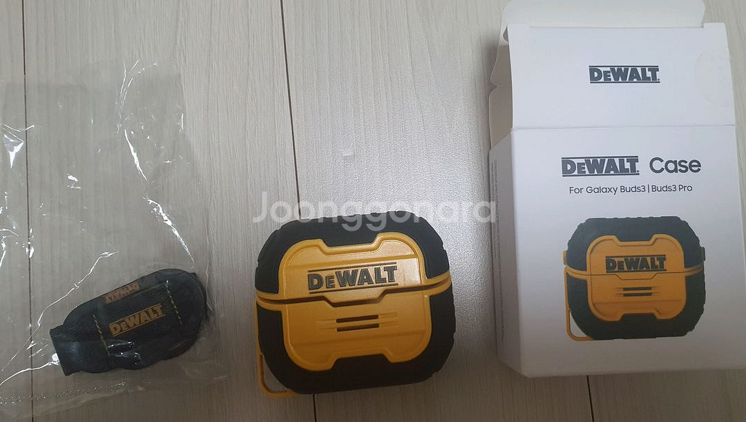 디월트 갤럭시 버즈3 케이스커버 팝니다--0