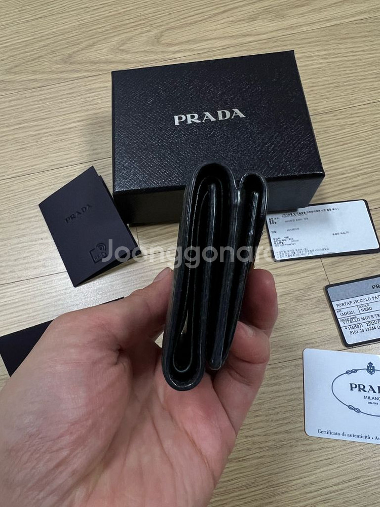 프라다 사피아노 가죽 반지갑--4