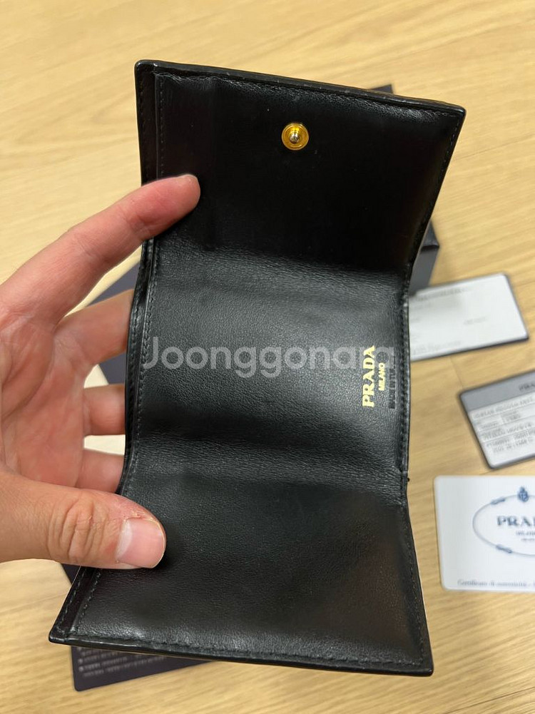 프라다 사피아노 가죽 반지갑--5