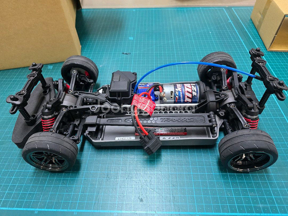 트랙사스 4tec 머스탱 RTR rc카 판매합니다--3