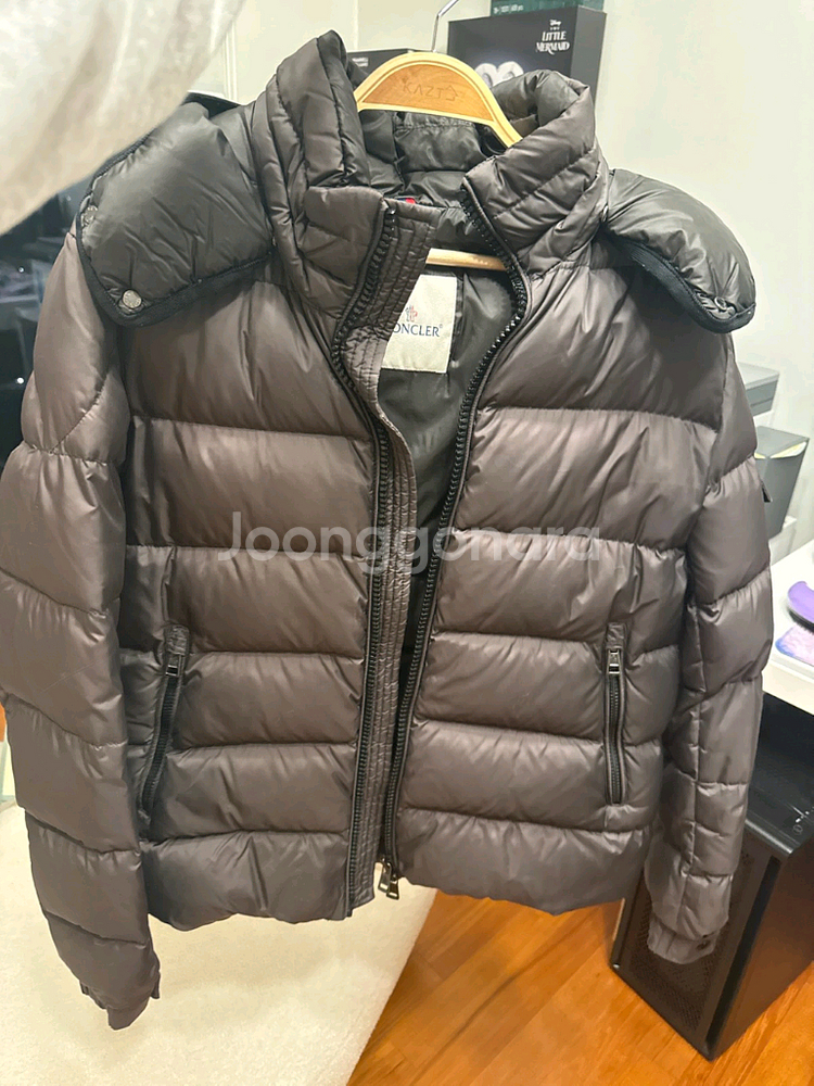 정품 몽클레어 히말라야 카키색 패딩 3사이즈 팝니다--0