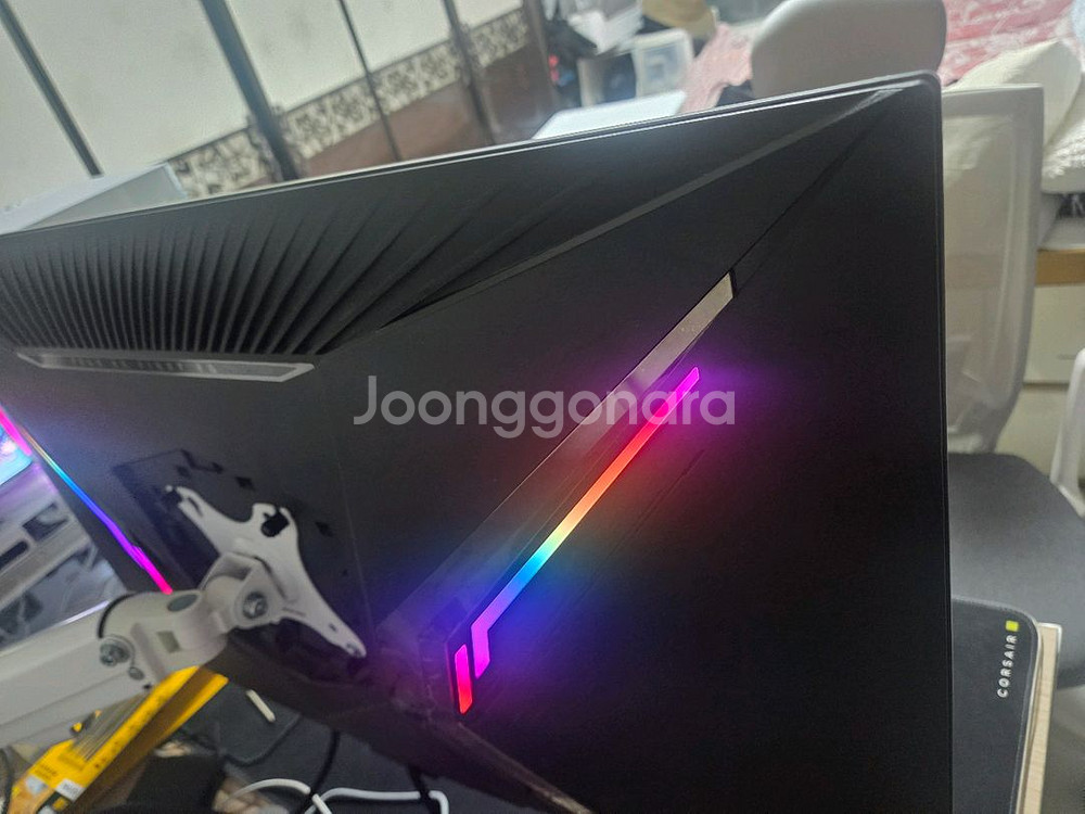 기가바이트 FI32U 4k 144hz 모니터 팝니다--2