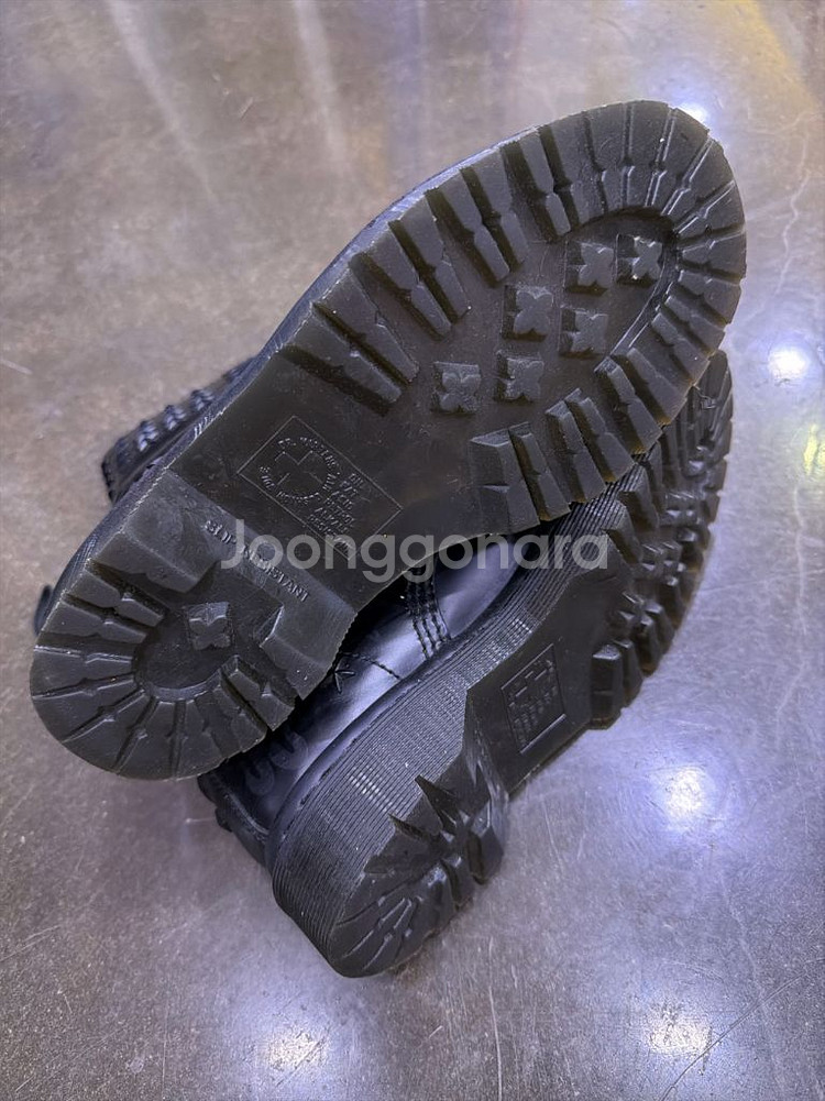 닥터마틴 링컨 10홀 스틸토 스터드 워커 부츠 220--7