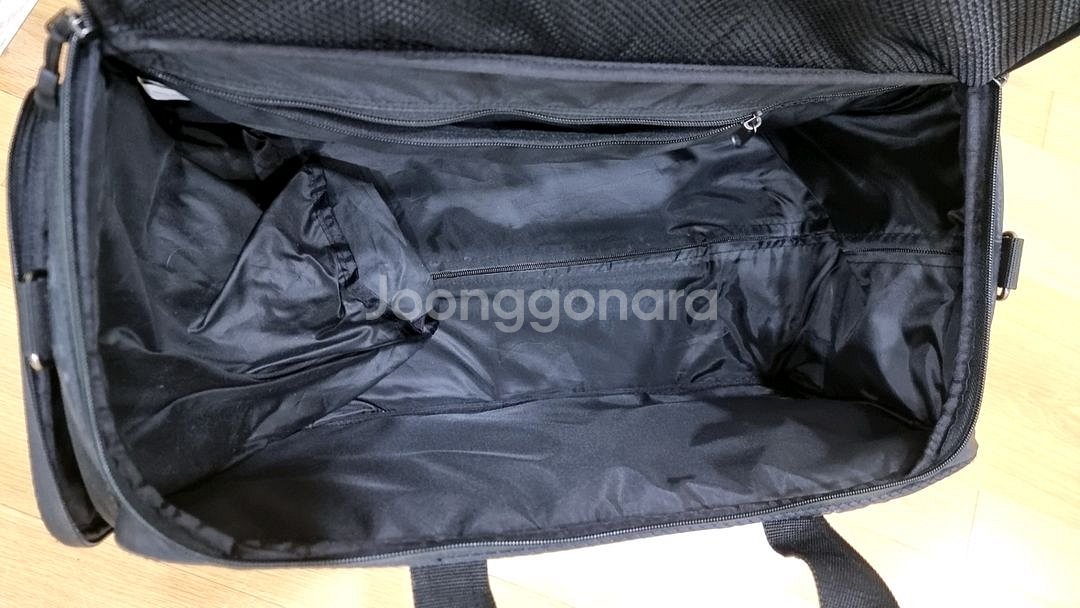 테일러메이드 바퀴 보스톤백 팝니다.--8
