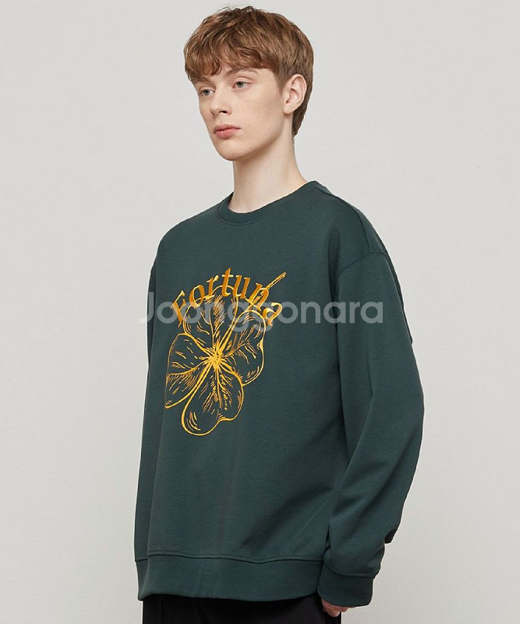 TNGT 클로버 자수 세미 오버핏 맨투맨 스웻셔츠105--1