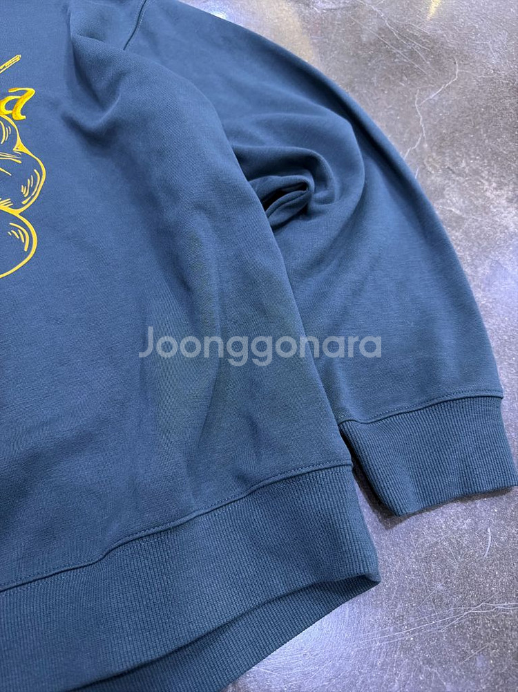 TNGT 클로버 자수 세미 오버핏 맨투맨 스웻셔츠105--8