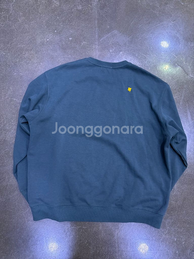 TNGT 클로버 자수 세미 오버핏 맨투맨 스웻셔츠105--5