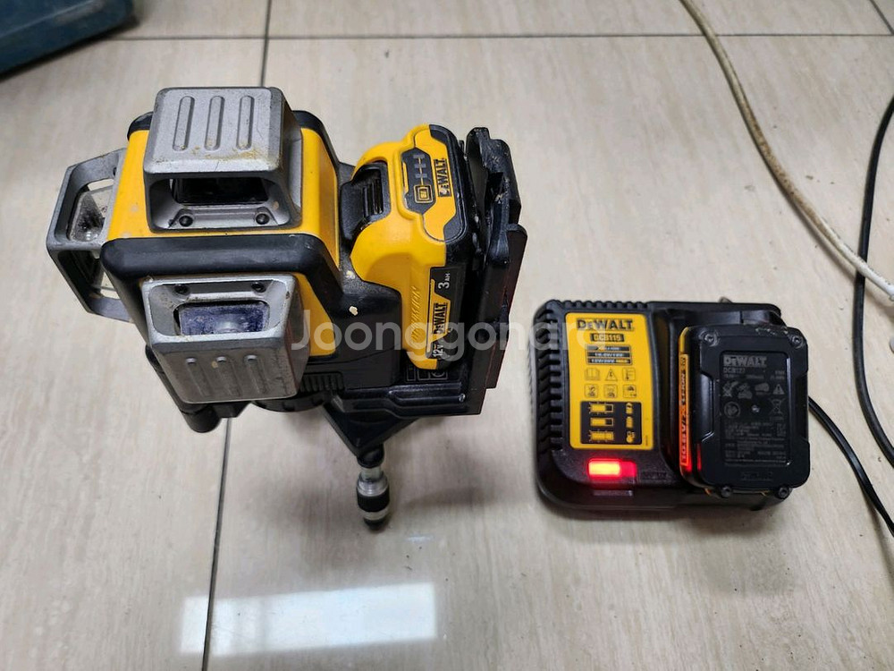 디월트 DCE089G 그린 레이저 레벨기--0