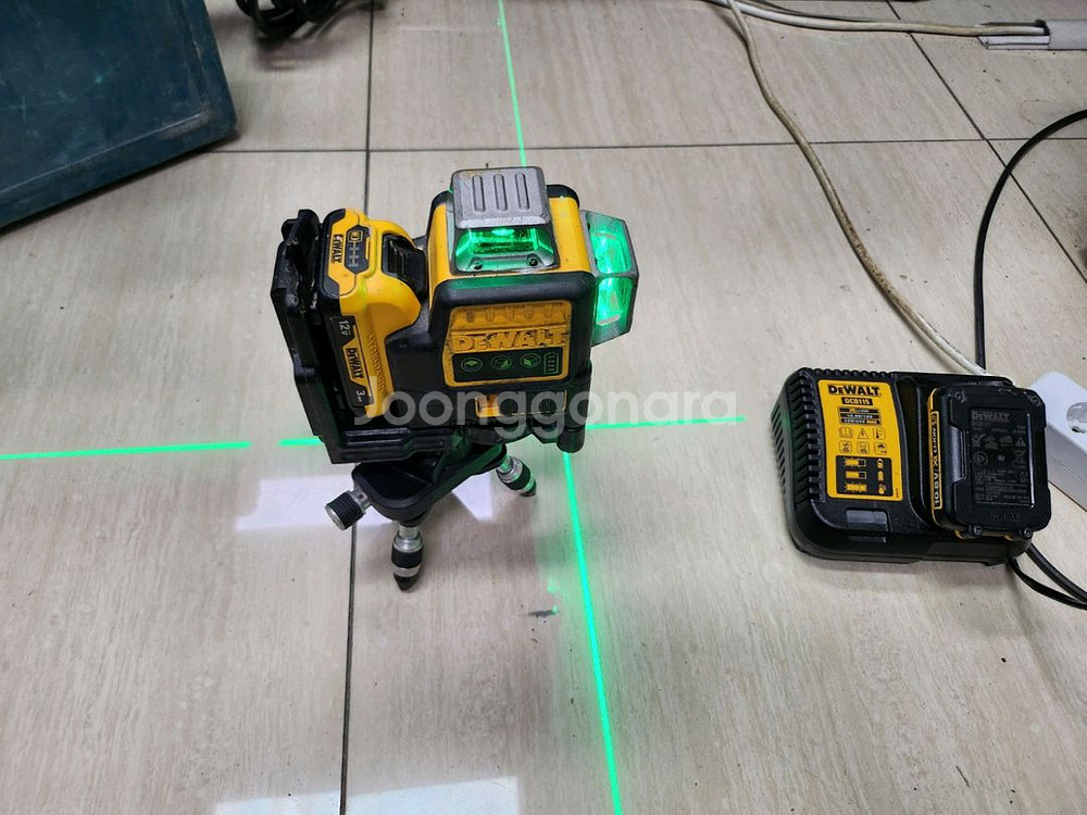 디월트 DCE089G 그린 레이저 레벨기--2