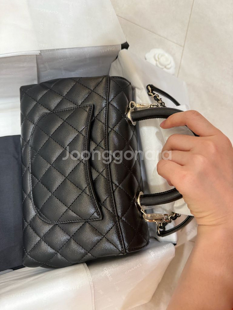 샤넬 코코핸들 미듐(구 스몰) 블랙+샴페인골드--4