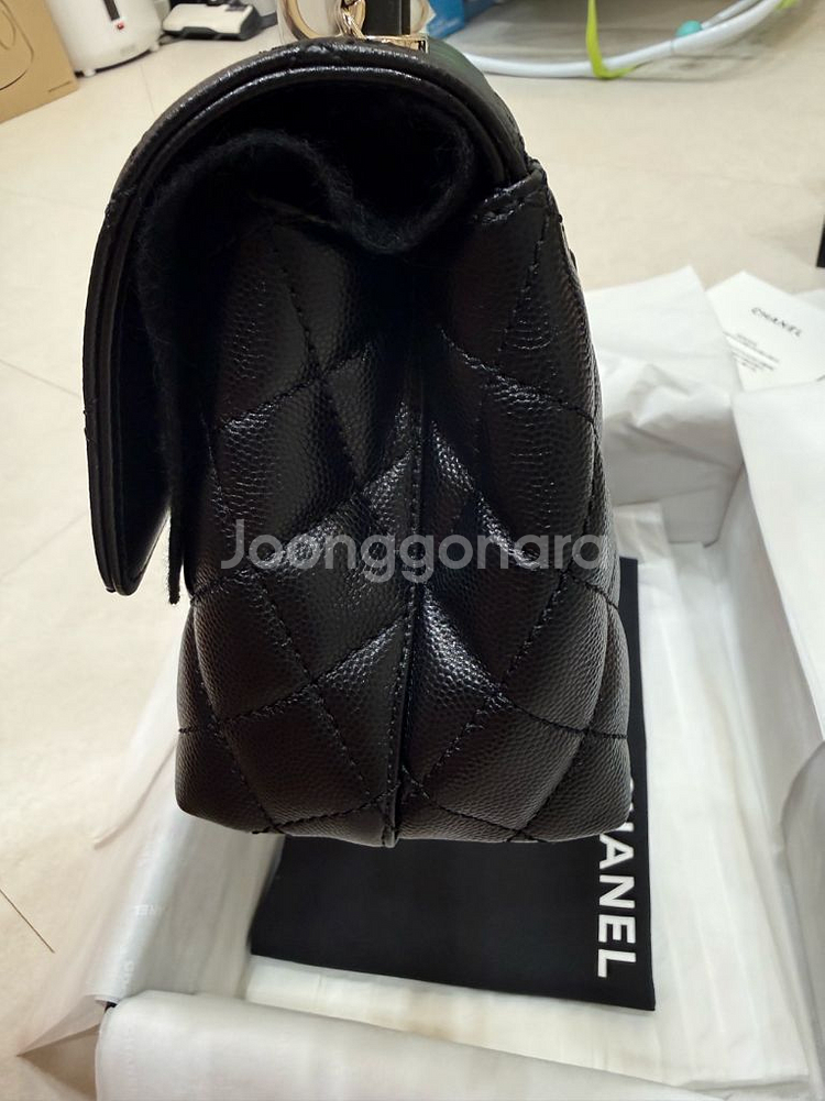 샤넬 코코핸들 미듐(구 스몰) 블랙+샴페인골드--6