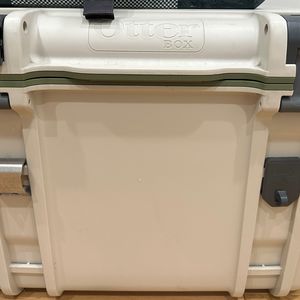 오터박스 벤처쿨러 45L 카키