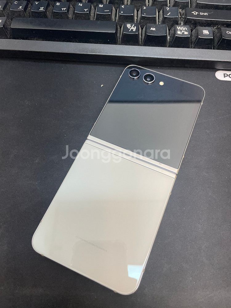 갤럭시Z플립5 크림 256GB 무잔상 상태좋은 중고38--0