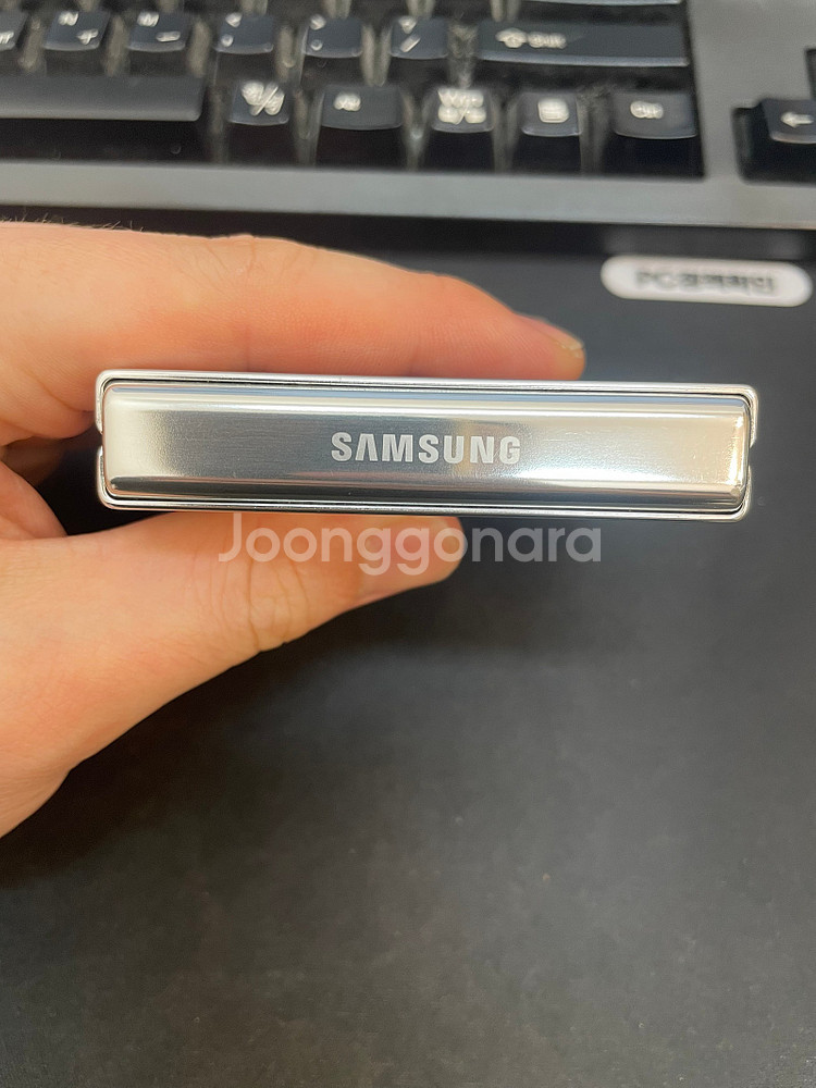 갤럭시Z플립5 크림 256GB 무잔상 상태좋은 중고38--2