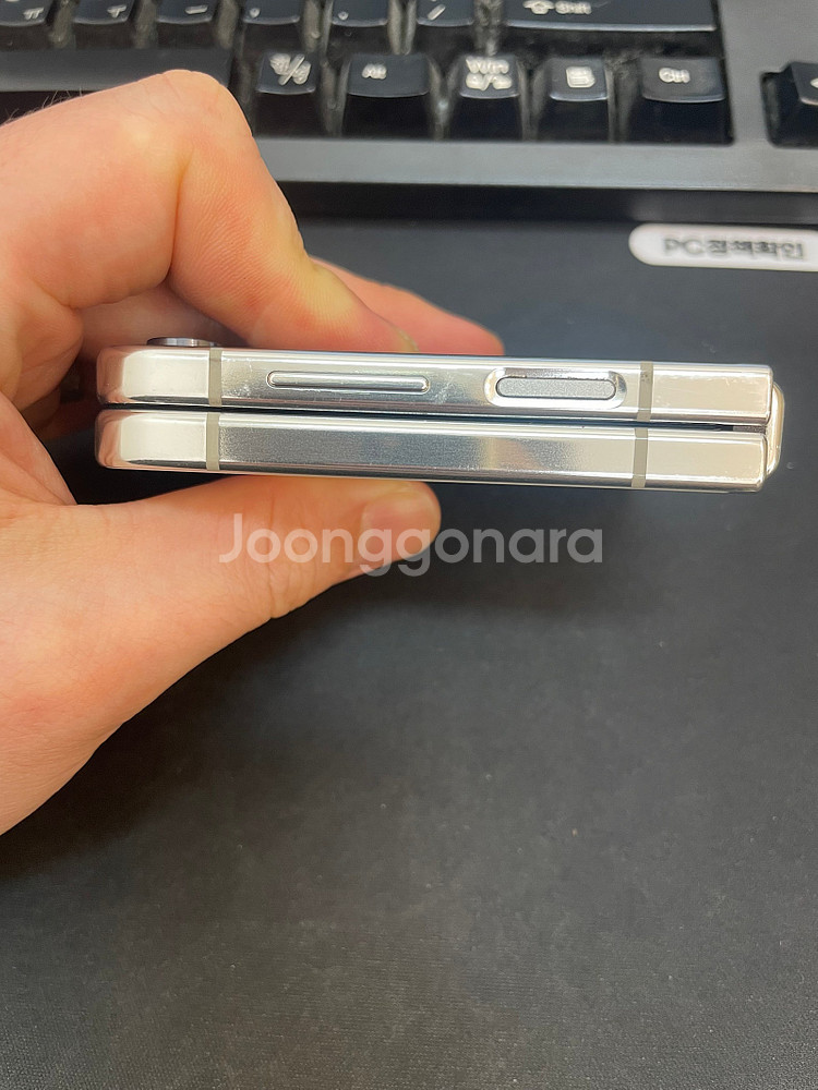 갤럭시Z플립5 크림 256GB 무잔상 상태좋은 중고38--5