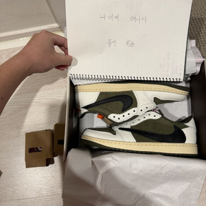 조던 1 x 트래비스 스캇 레트로 로우 올리브