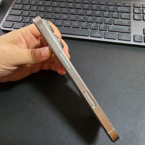 아이폰 16 프로 1테라 내추럴티타늄