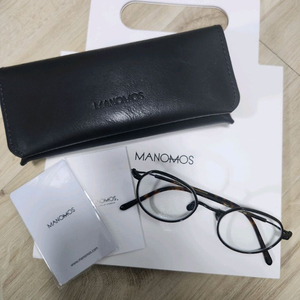 마노모스 안경테