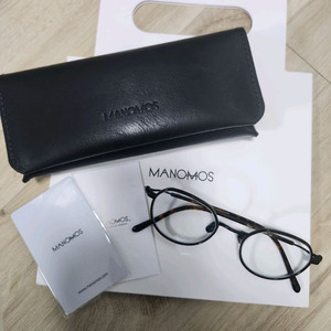 마노모스 안경테