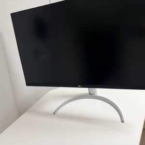 Lg 32up830 4k모니터 팝니다