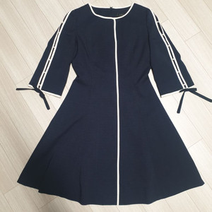 린(LYNN) 7부 A라인 원피스 깨끗한옷