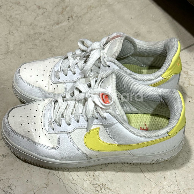 나이키 우먼즈 에어포스 1 07 LE 로우 화이트 레몬--2