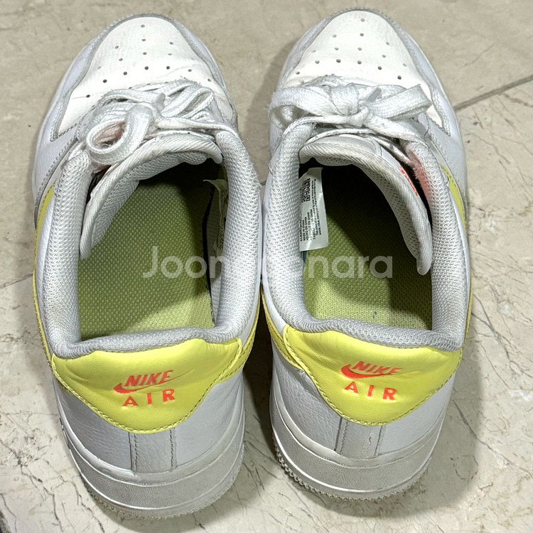 나이키 우먼즈 에어포스 1 07 LE 로우 화이트 레몬--3