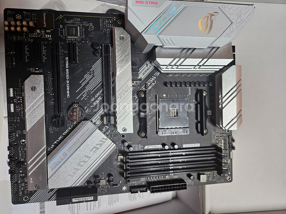 ASUS B550 A STRIX 화이트 판매합니다--2