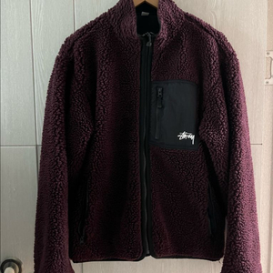 스투시 쉐르파 리버서블 버건디 m사이즈 판매합니다