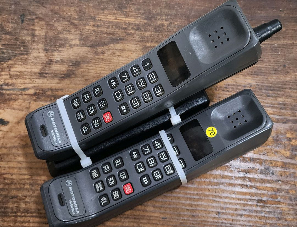 옛날 모토로라 9800BCX-1 벽돌폰. 이미지