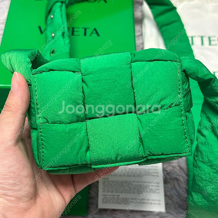 [풀구성] 보테가베네타 패딩 미니 카세트백 그린--0