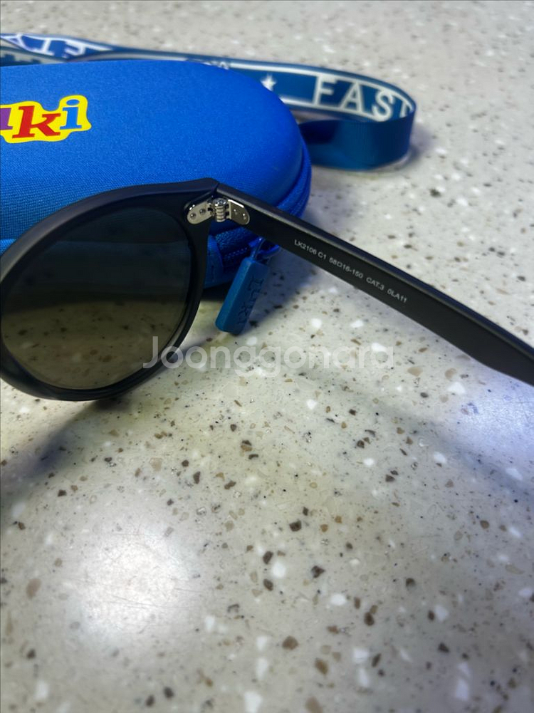 Luki 아동용 선글라스 블랙 판매합니다.--3