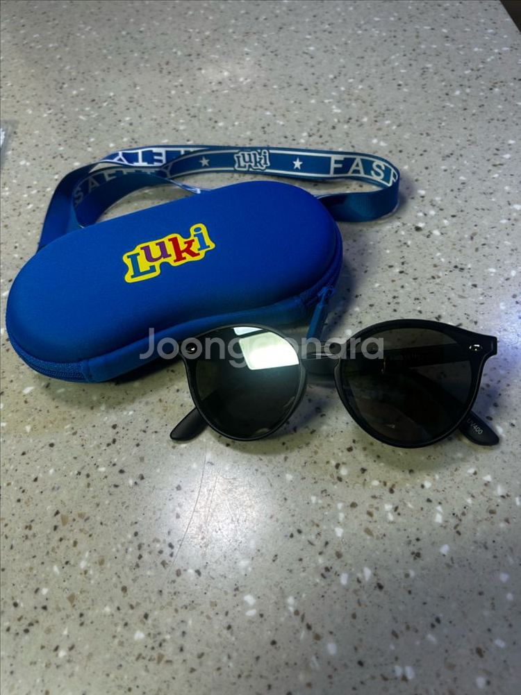 Luki 아동용 선글라스 블랙 판매합니다.--0