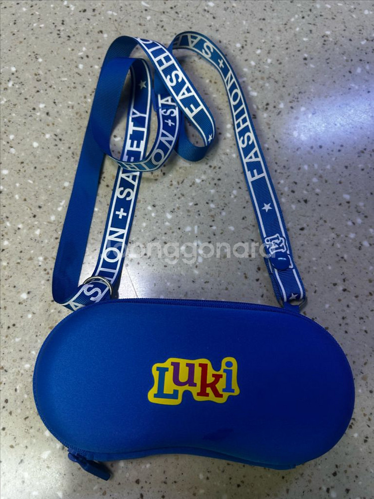 Luki 아동용 선글라스 블랙 판매합니다.--6