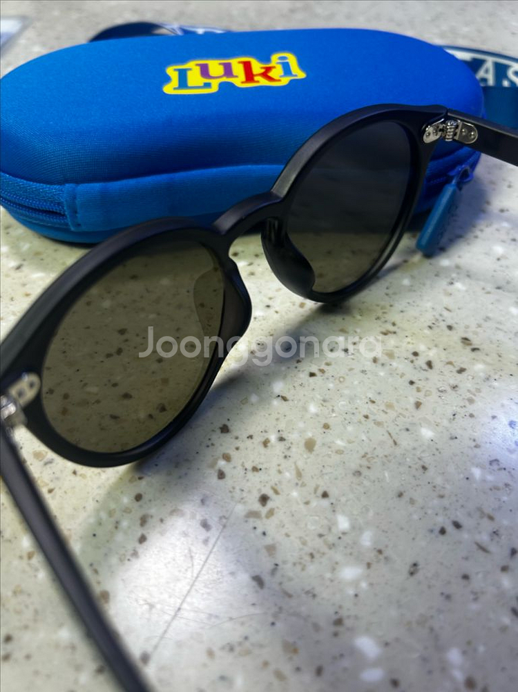 Luki 아동용 선글라스 블랙 판매합니다.--4