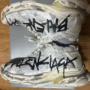 발렌시아가 그래피티 러너 (43)