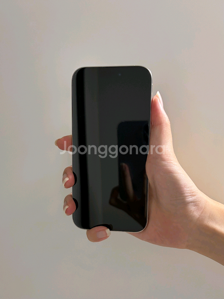 아이폰 15 Pro 128g 화이트 색상 판매합니다--6